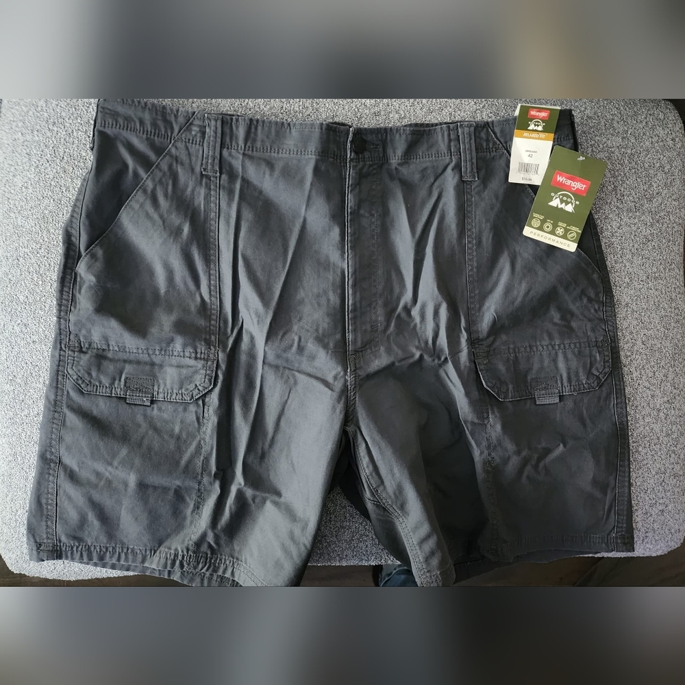 NEW Men's Wrangler Relaxed Fit Gray Cargo  Pants NEW